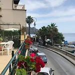 Ostello House Giardini Naxos