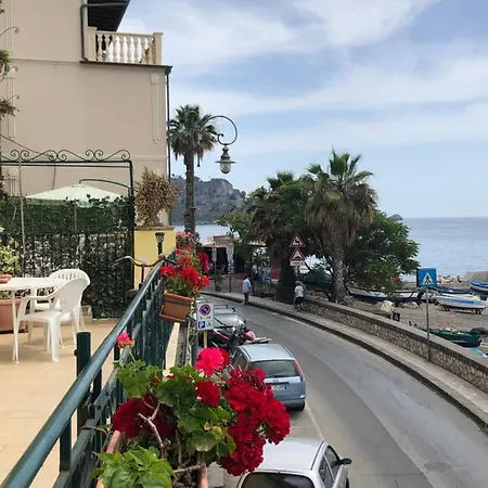 Hostel House Giardini-Naxos
